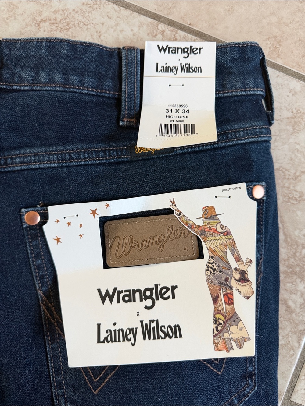 NWT Lainey Wilson x Wrangler flare jeans 31x34 - Picture 7 of 7
